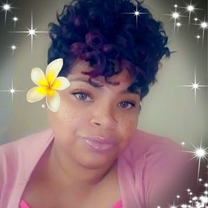 Meet your Posher, Dominique